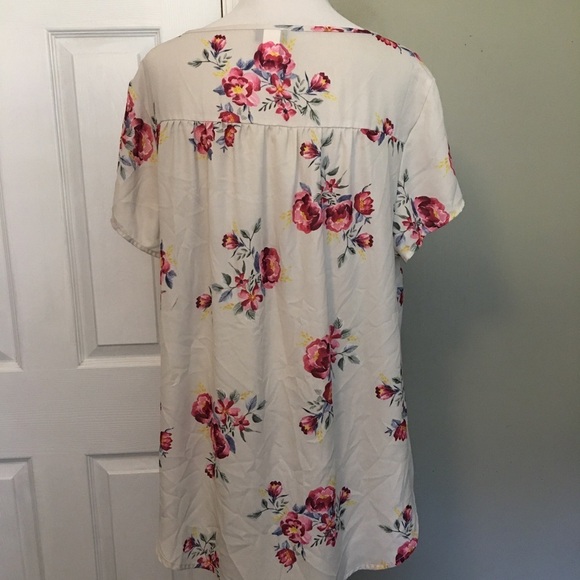 Torrid Cream Floral Relaxed Blouse Top - Picture 5 of 7